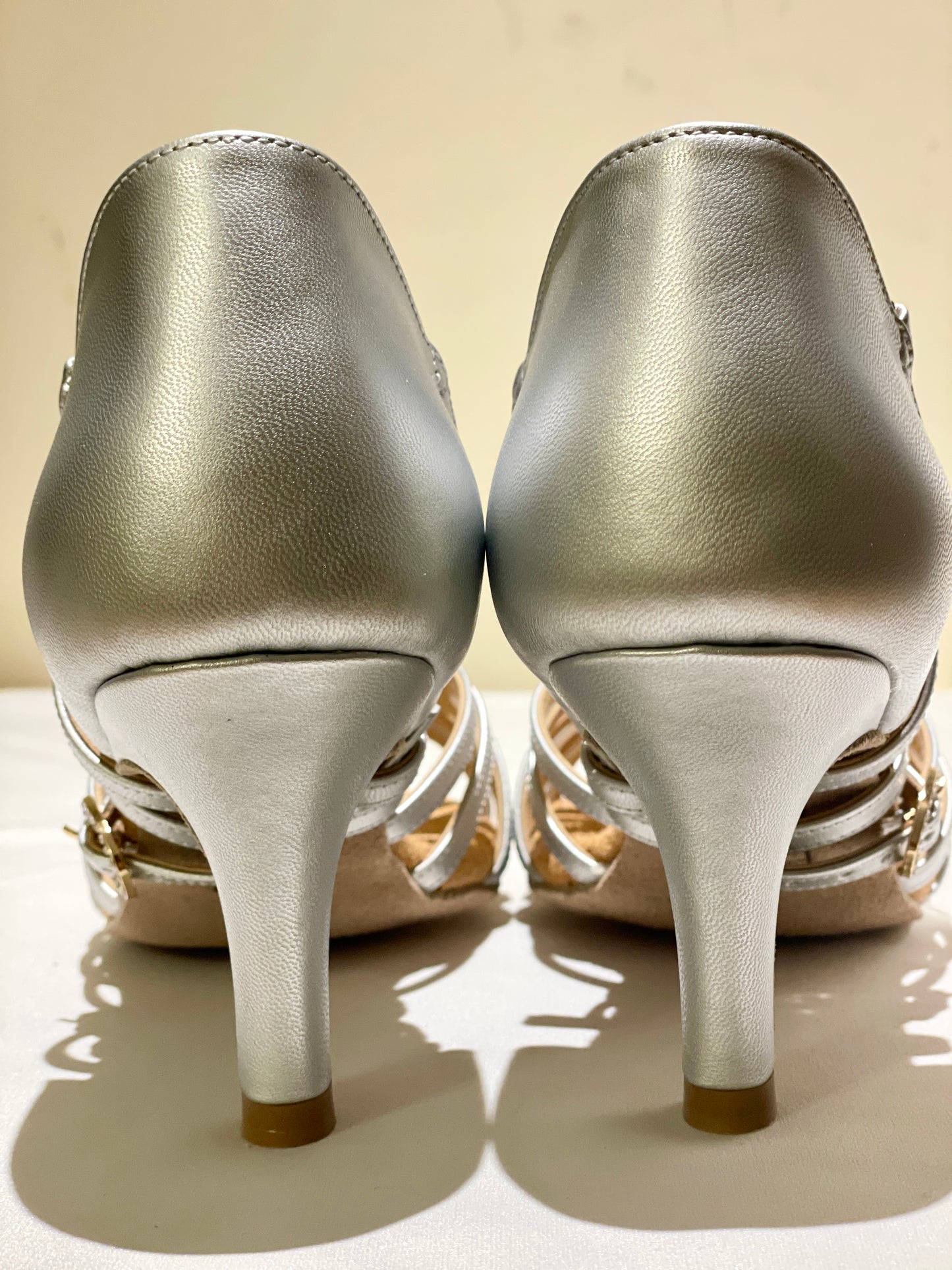 Style 106 - Star - Silver Leather 5 straps 7.5cm Straight