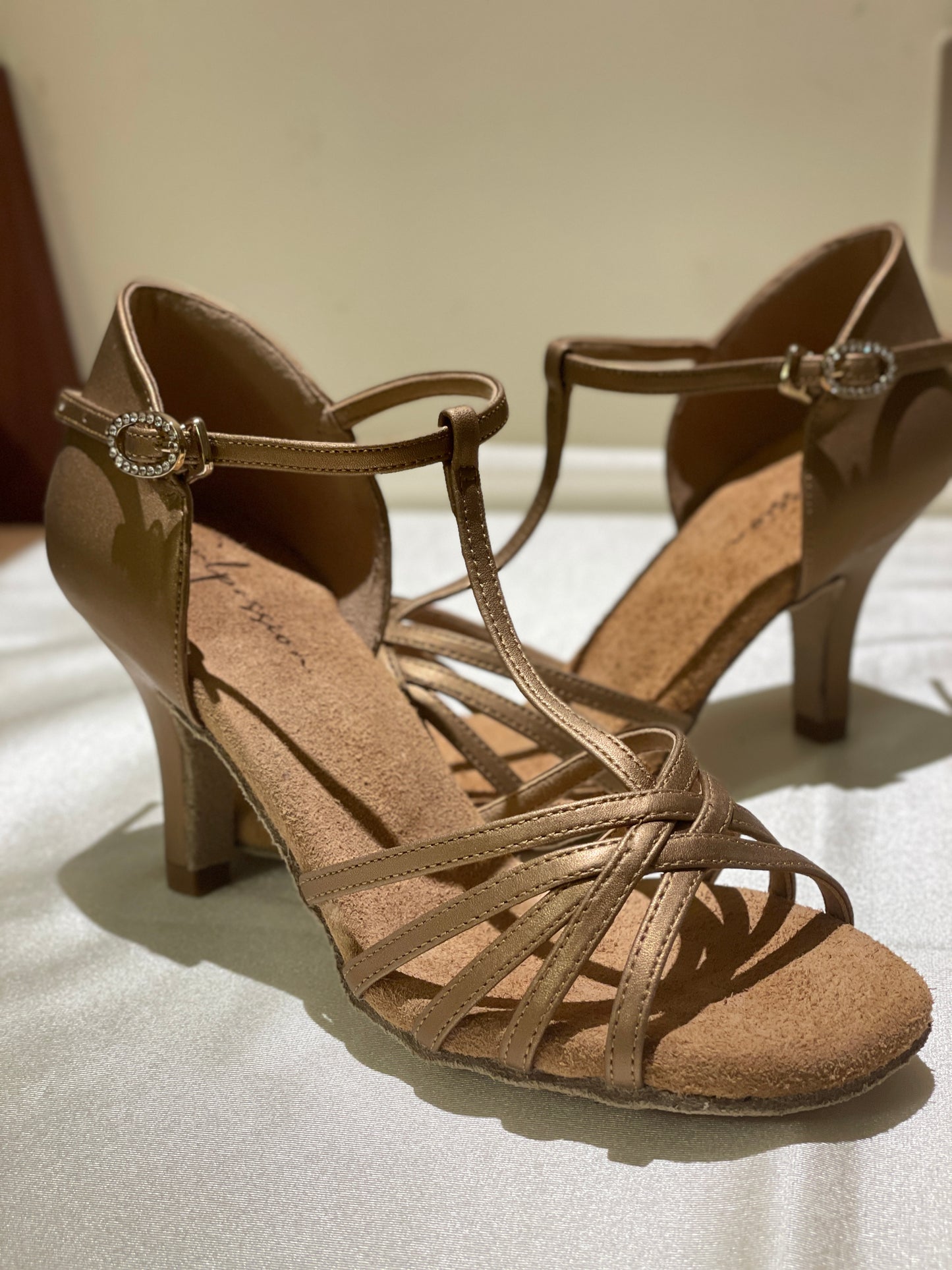 Style 102 - Must-Have T-bar 7.5cm Straight Heel Dark Tan Leather