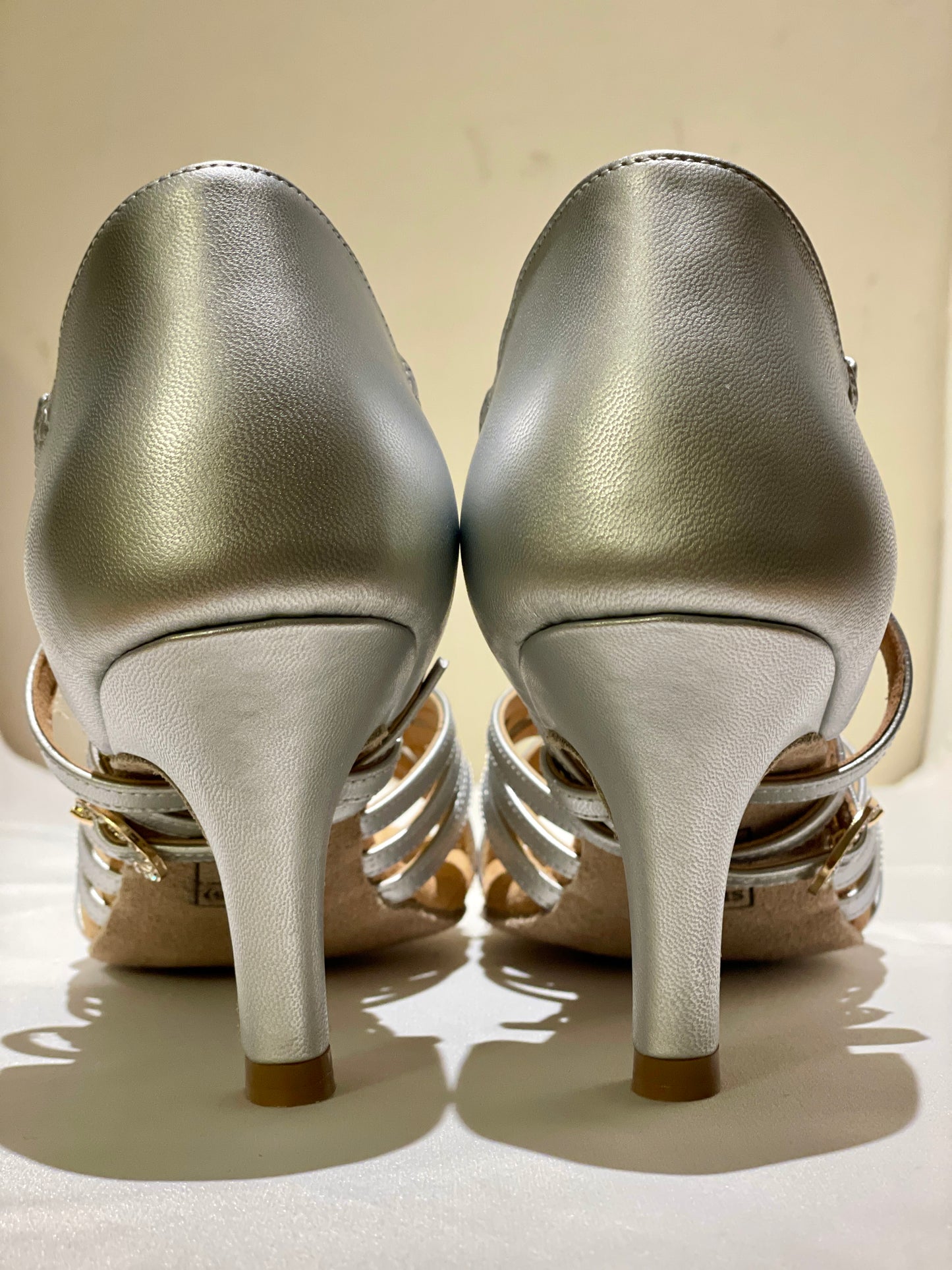 Style 108 - Silver Leather 7.5cm Straight