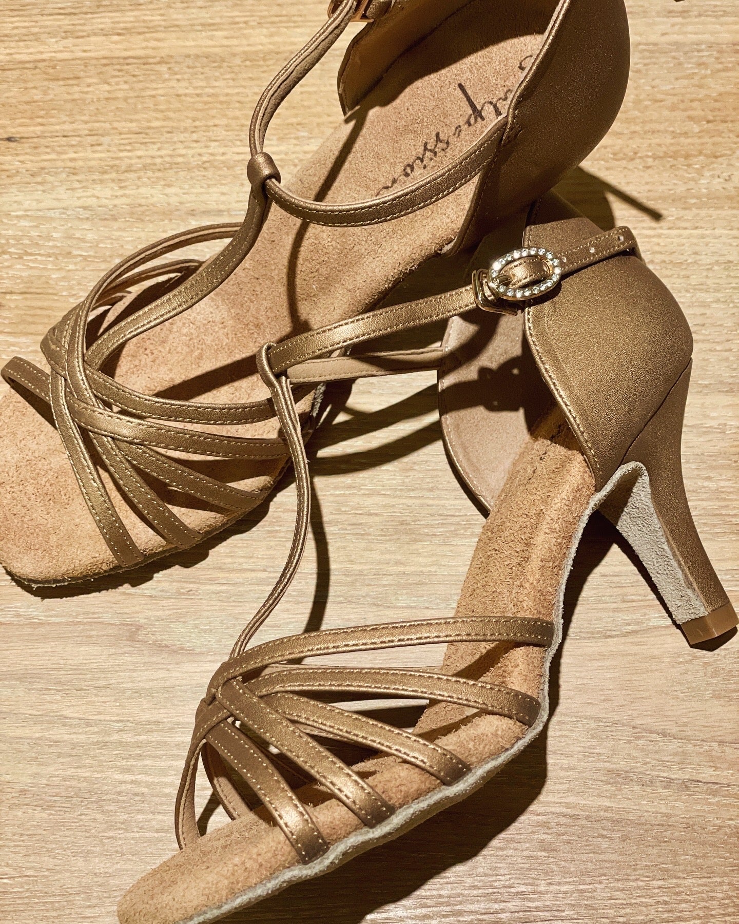 Style 102 - Must-Have T-bar 7.5cm Straight Heel Dark Tan Leather