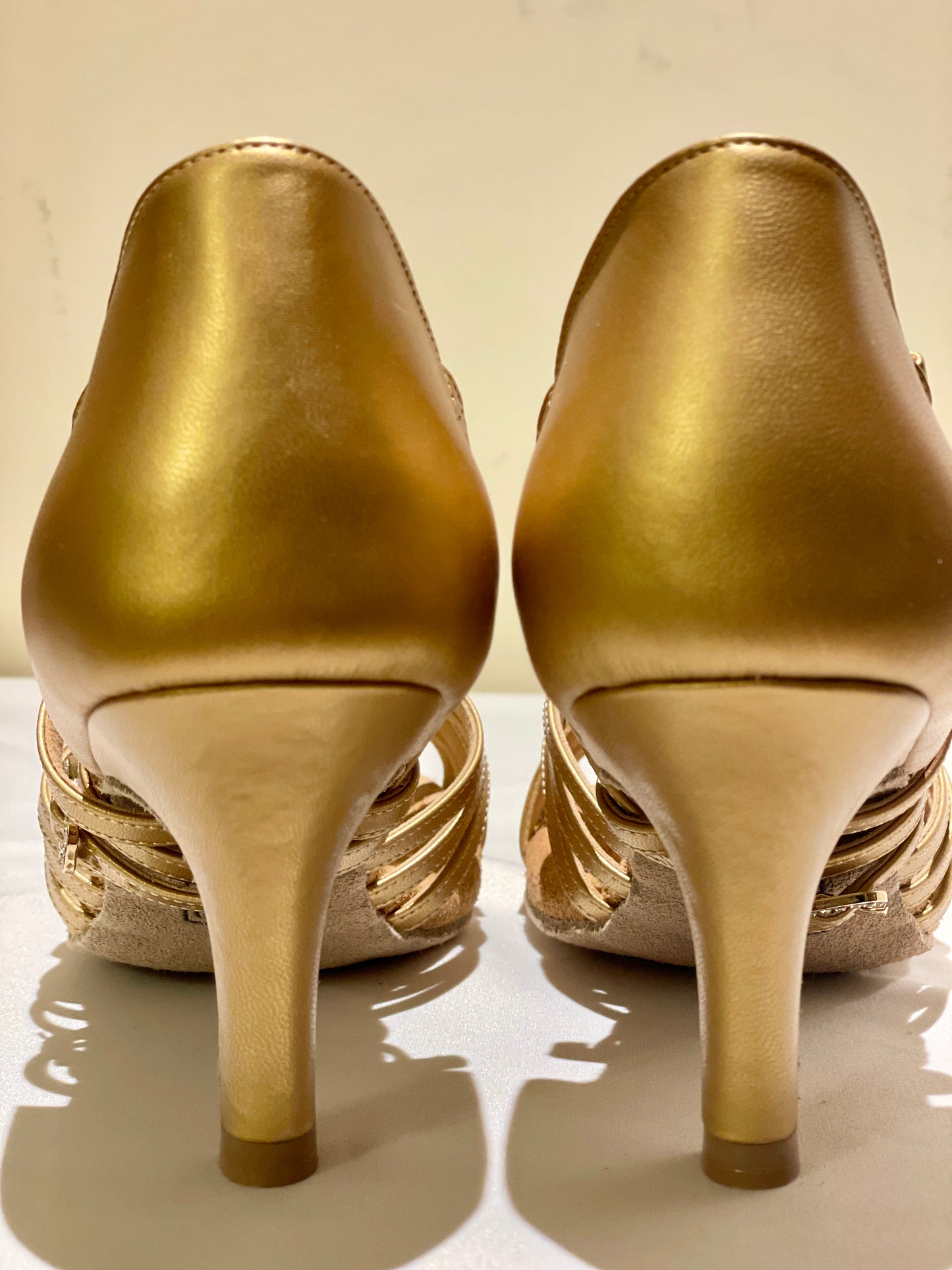 Style 103 - Queen - Gold Leather 7.5cm Straight
